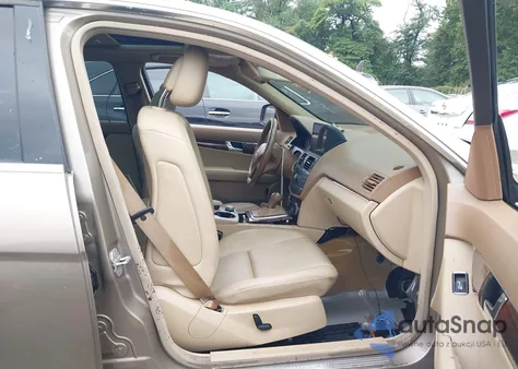 2008 Mercedes-Benz C 300 Luxury 4Matic/Sport 4Matic из США, поврежденный, VIN WDDGF81X38F113155